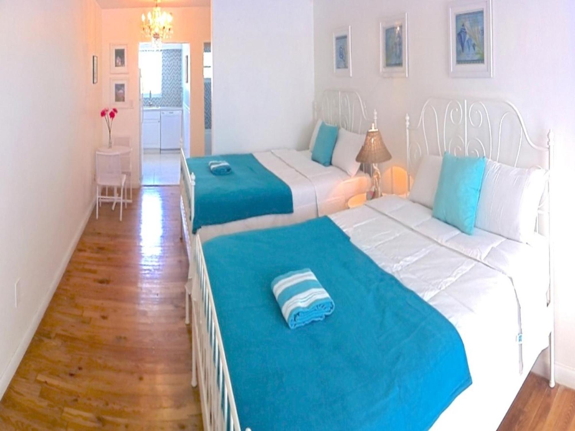 Bikini Hostel, Cafe & Beer Garden - Adults Only — Photos 1